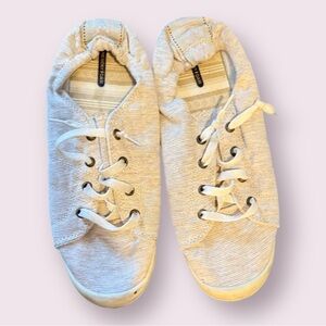 Time and Tru memory foam elastic back size 10 shoe cream color